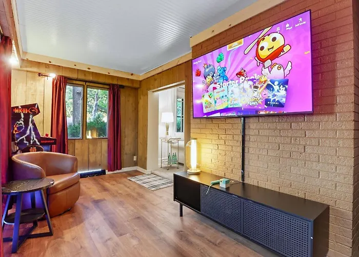 1920s | Hot Tub | Game | Fire Pit *